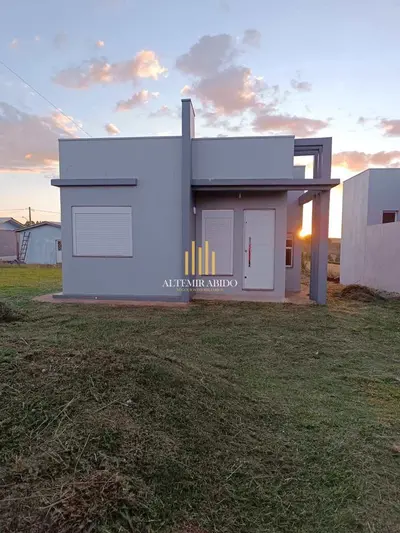 Casa com 2 quartos, Loteamento Casannova, Tapejara - R$ 300 mil