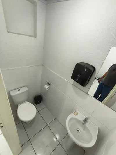 Sala Comercial em frente a Praça Central