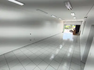 Sala Comercial em frente a Praça Central