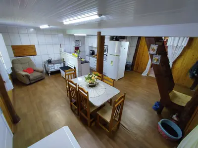 Linda Chácara/Sítio com casa em estilo cabana