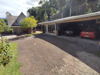 Linda Chácara/Sítio com casa em estilo cabana