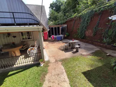 Linda Chácara/Sítio com casa em estilo cabana