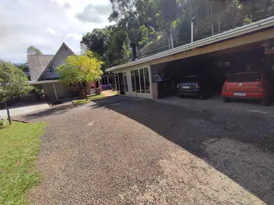Linda Chácara/Sítio com casa em estilo cabana