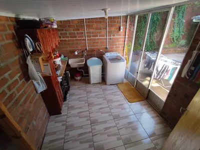 Linda Chácara/Sítio com casa em estilo cabana