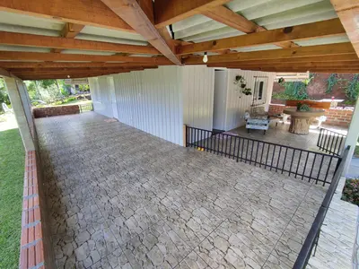 Linda Chácara/Sítio com casa em estilo cabana