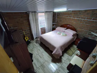 Linda Chácara/Sítio com casa em estilo cabana