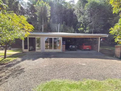 Linda Chácara/Sítio com casa em estilo cabana