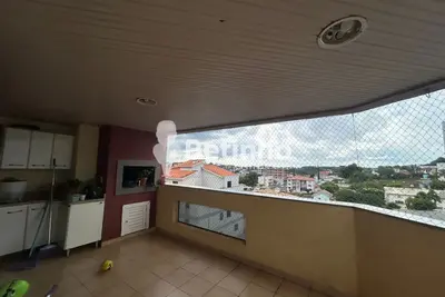 Luxuoso Apartamento Mobiliado no Coração da Cidade – Sofisticação e Conforto em 212m²!