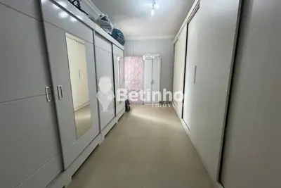 Luxuoso Apartamento Mobiliado no Coração da Cidade – Sofisticação e Conforto em 212m²!