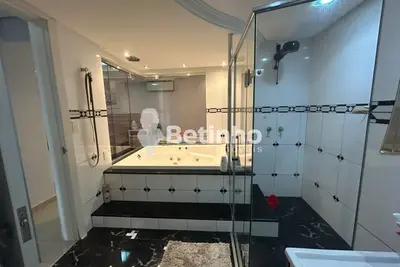 Luxuoso Apartamento Mobiliado no Coração da Cidade – Sofisticação e Conforto em 212m²!