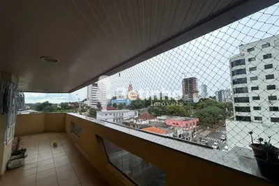 Luxuoso Apartamento Mobiliado no Coração da Cidade – Sofisticação e Conforto em 212m²!