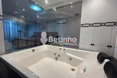 Luxuoso Apartamento Mobiliado no Coração da Cidade – Sofisticação e Conforto em 212m²!