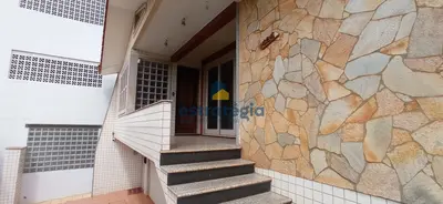 EXCELENTE CASA NA RUA JULIO DE CASTILHOS