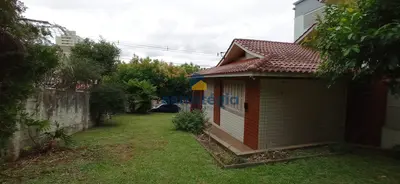 EXCELENTE CASA NA RUA JULIO DE CASTILHOS